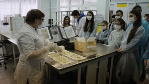 Ученики «Кванториума» посетили инновационную лабораторию «Сингента»